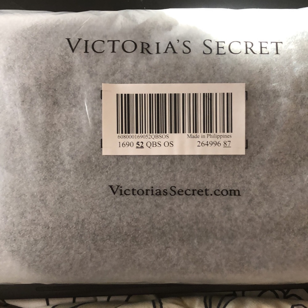 Victoria Secret 
The VS Electronic Accessories Case black brand new with tags - Picture 5 of 6